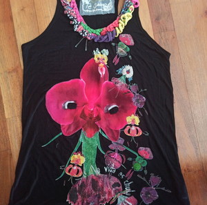 Desigual черен без ръкави топ Large с цветни детайли и щампи