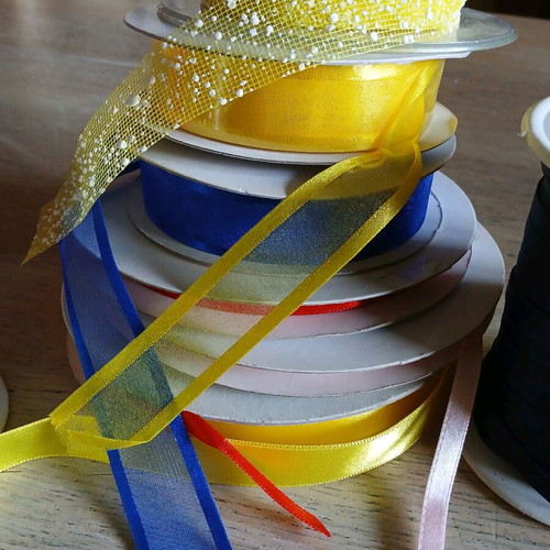 Pack of 8 vintage ribbons like new