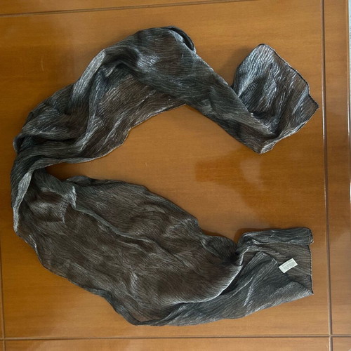 Shiny scarf like new, black and silver