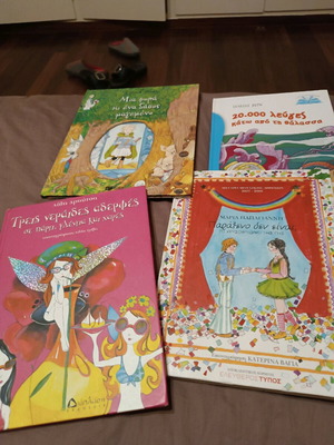 Children's books like new, pack of 4 large hardcover illustrated