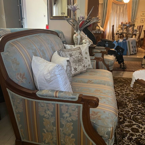 Vintage classic carved living room set like new with sofa, loveseat, 2 armchairs and tables