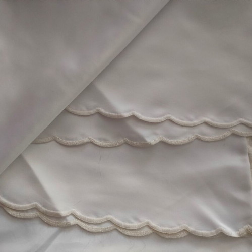 Satin round tablecloth like new, radius 1.28 m, cutwork edge