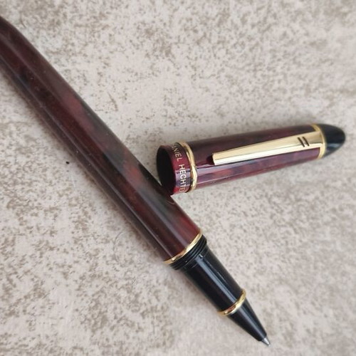 Vintage Daniel Hechter Paris Rollerball Pen marbled burgundy gold, like new