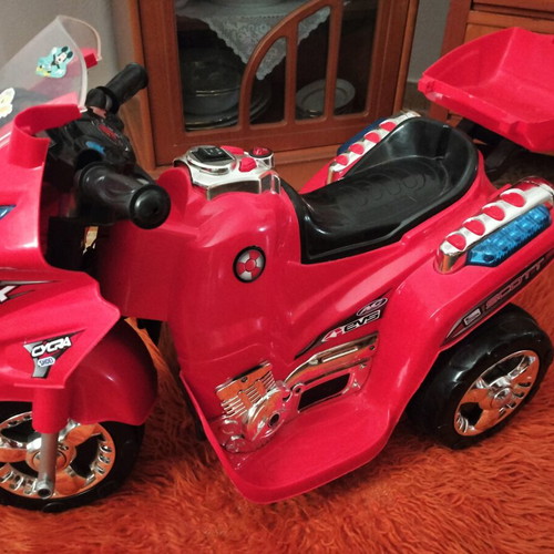 Battery-powered children's motorcycle used, needs battery replacement