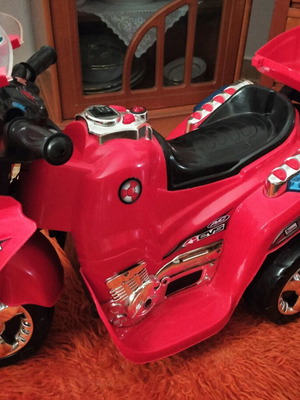 Battery-powered children's motorcycle used, needs battery replacement