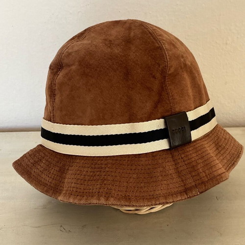 Gucci leather hat authentic, like new, brown size M