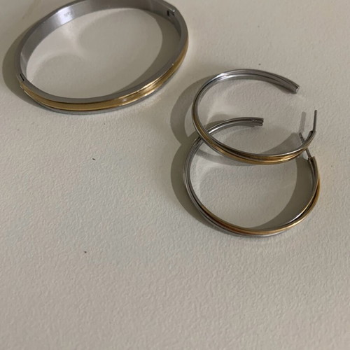 Kalli stainless steel set like new, gold and silver colors
