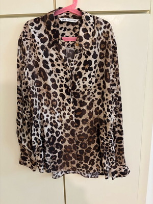 Zara leopard print shirt size Medium like new, brown
