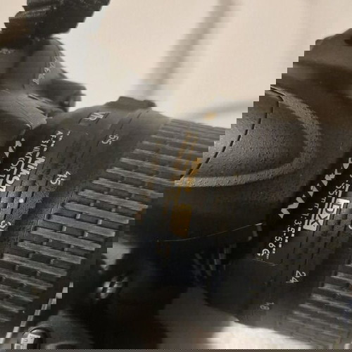 Nikon D3000 μεταχειρισμένη με φακό, μπαταρία και φορτιστή