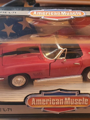 American Muscle 1967 Corvette L-71 1:18 играчка кола нова червена