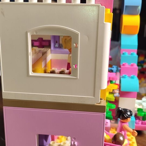 Lego Duplo Flo's Café large construction used, 150+ pieces