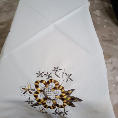 Machine Embroidery Tablecloth 70×70 cm like new