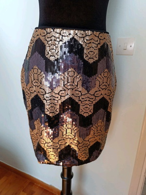 Miss Selfridge mini skirt with sequins, size M, like new, multicolor