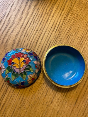 Cloisonné box like new
