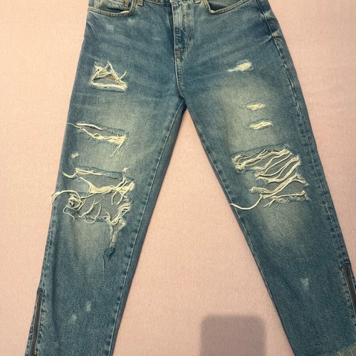 Zara jeans used with rips size 34, blue, with zipper