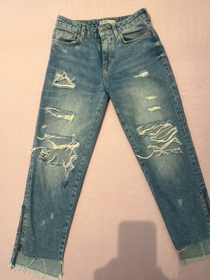 Zara jeans used with rips size 34, blue, with zipper