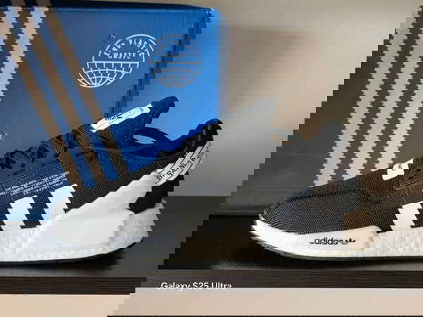 Adidas NMD R1.V2 / 43 EU 27.5 εκ. Σόλα νέα με κουτί