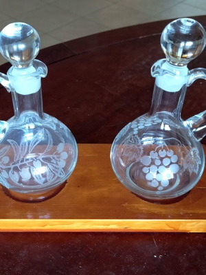 Handmade oil and vinegar set with carved glass bottles and wooden base