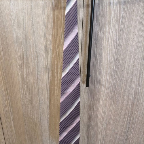 Men's tie like new, worn few times