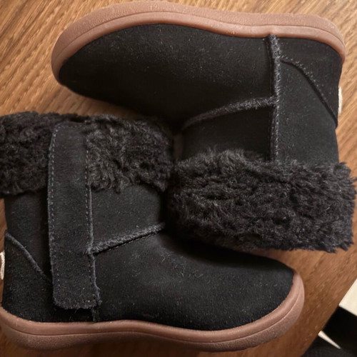 Ugg kids boots like new, size 23.5, black