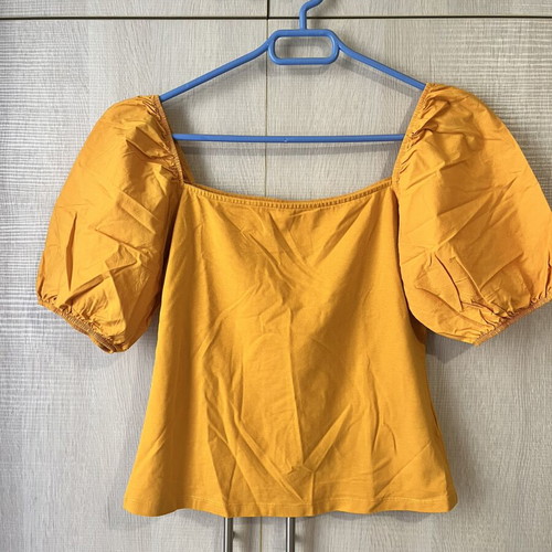 H&M women's t-shirt like new, medium, orange with puff sleeves