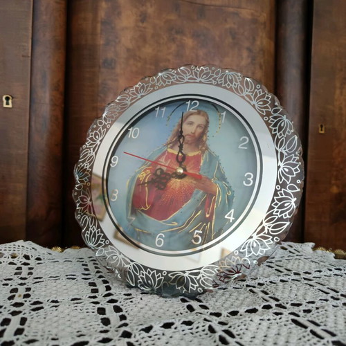 Table clock used, diameter 20 centimeters