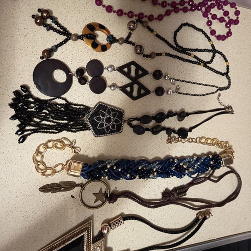Various necklaces, set