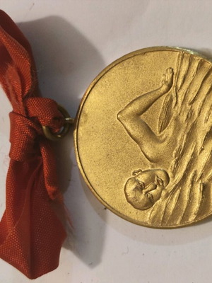 Swimming medal from the '50s like new