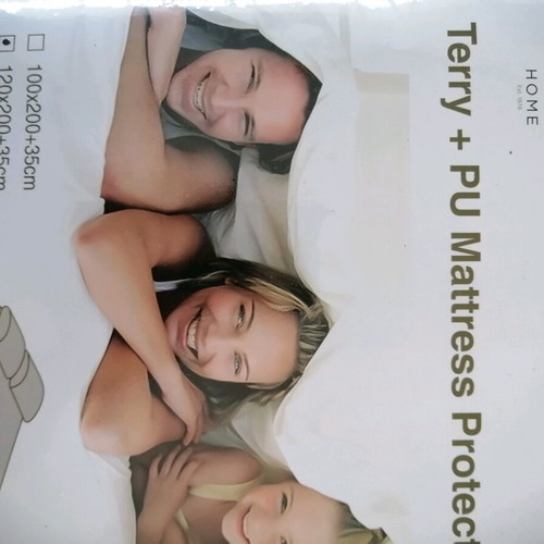 Frotte Waterproof Mattress Protector with Skirt new