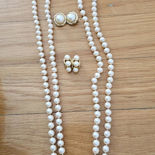 Pearl set vintage used, necklace and earrings in ecru color