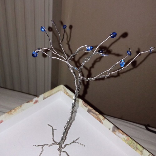 Wire trees with blue beads new, set of two
