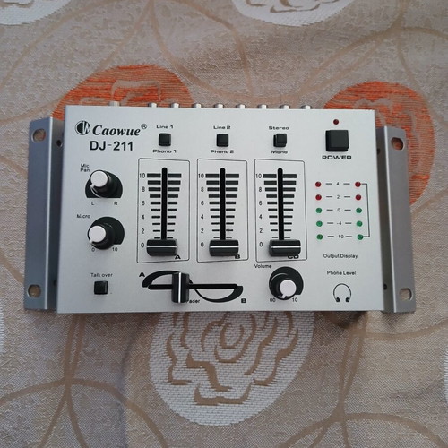 Caowue DJ-211 mixer like new with power supply