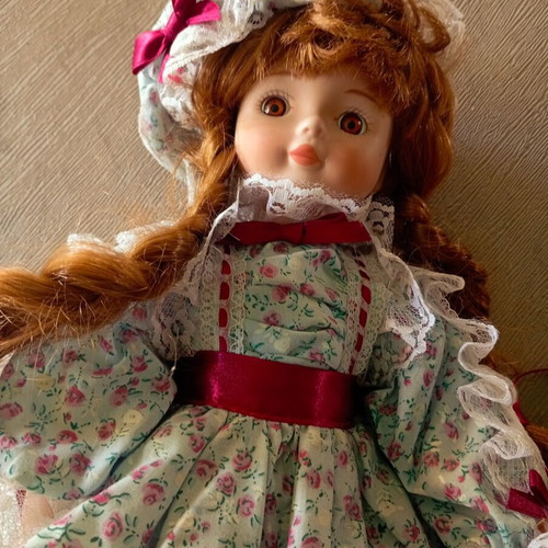 The Heritage Mint porcelain doll Melissa new from the 80s