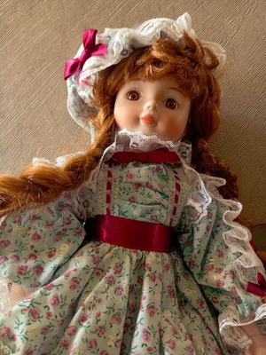 The Heritage Mint porcelain doll Melissa new from the 80s