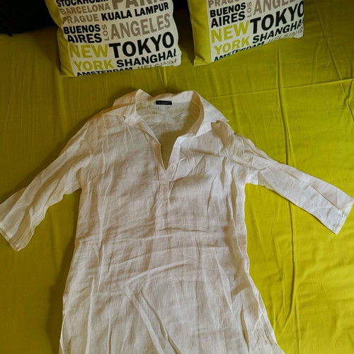Linen tunic shirt like new, white with side slit size M