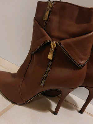 Mark Milan tan ankle boots like new, leather, size 38