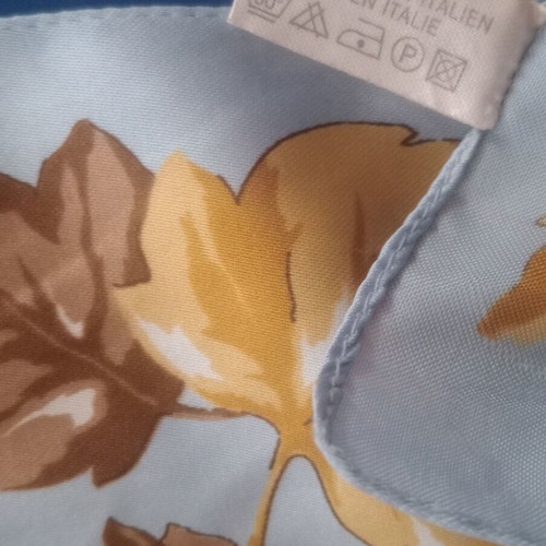 Square scarf used with leaf pattern 0.56x0.56
