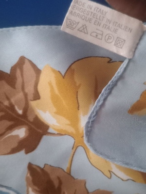 Square scarf used with leaf pattern 0.56x0.56