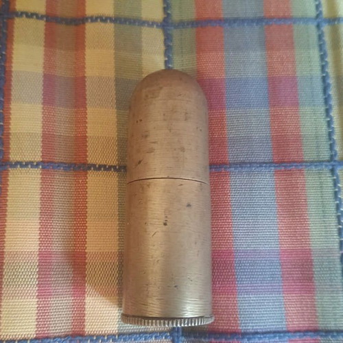 Metal screw lighter used, ball-shaped