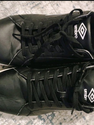 Umbro athletic shoes like new, size 45, black with white details