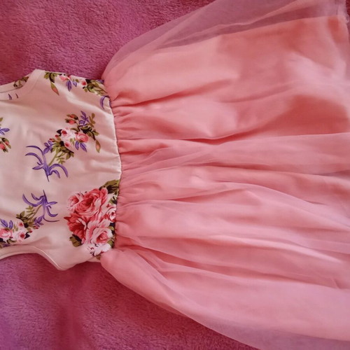 Pink dress with tulle 4-5 years like new