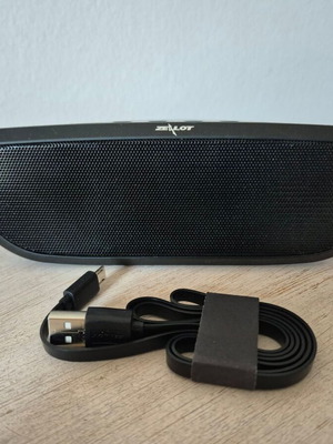 Zealot S9 Wireless Bluetooth Speaker like new, heavy bass