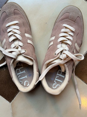 Leather casual athletic shoes like new, size 39, white and beige