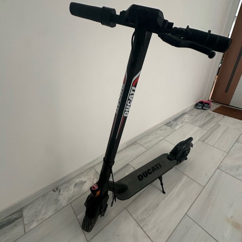 Ducati Pro II Plus scooter like new