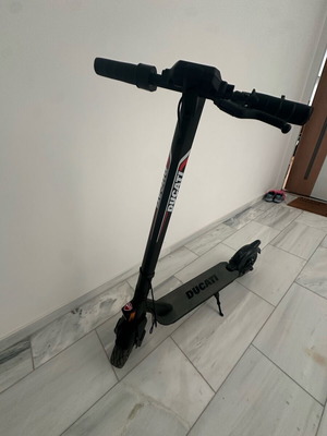 Ducati Pro II Plus scooter like new