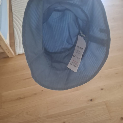 Baby hat with sun protection filter like new