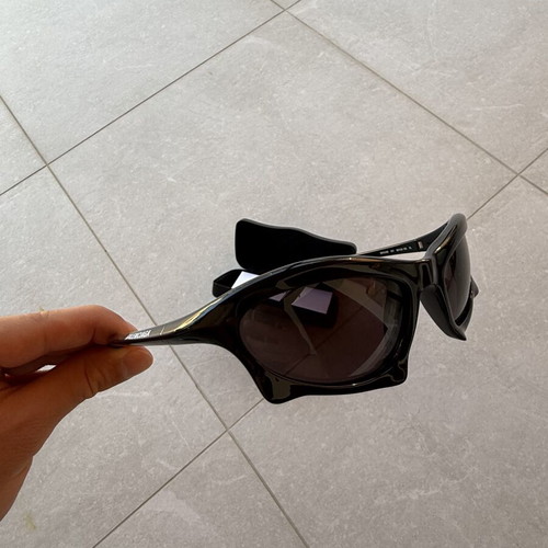 Balenciaga sunglasses brand new, black