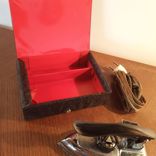 Trident travel iron brand new with leather case