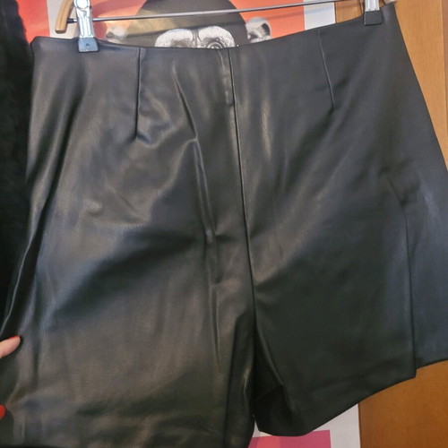 Zara leather shorts used, size L, black