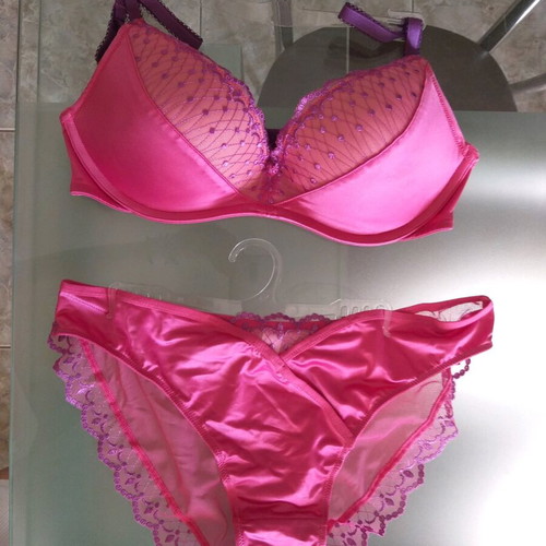 Wonderbra lingerie set new, fuchsia, bra 75b, bottom size 38